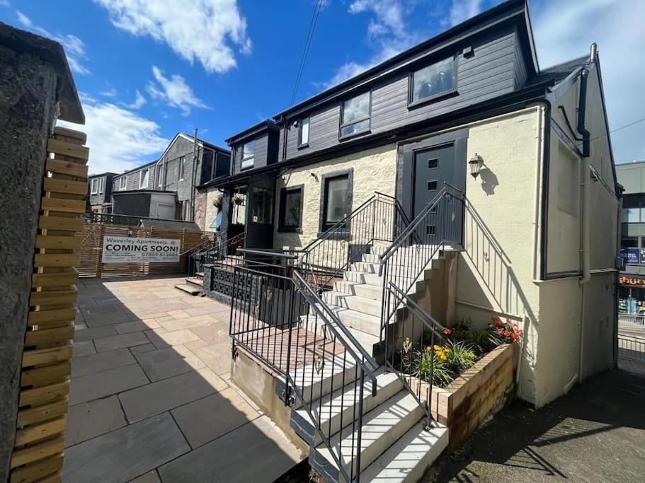 Flat In - The Wedge * Gourock