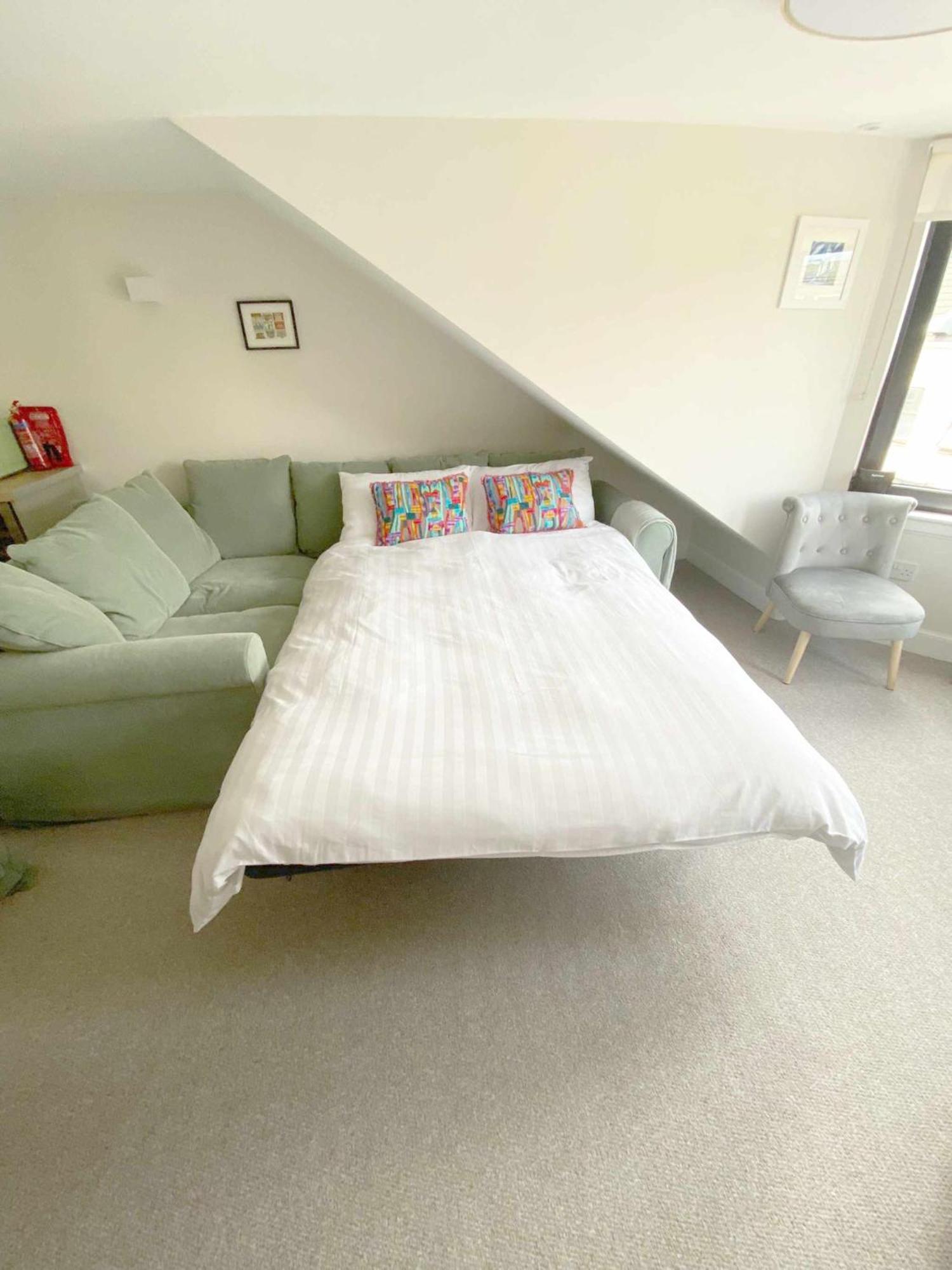 Flat In - The Wedge *
